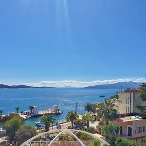 Joan Αλβανία